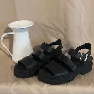 Black Dr. Scholl’s Trekkie Chunky Sandal w Lug Soles